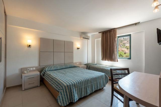 mediterraneo-hotel-private-villa-pool-mainbedroom.jpg