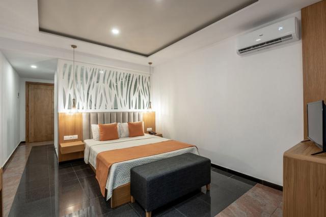mediterraneo-hotel-executive-suite-bedroom-2.jpg