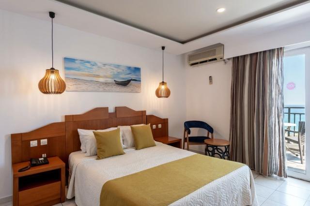 mediterraneo-hotel-double-standard-bedroom.jpg