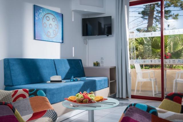 meropi_hotel_family-room.jpg