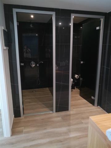 grand-suite-with-private-pool-bathroom-2-meropi-hotel.jpg
