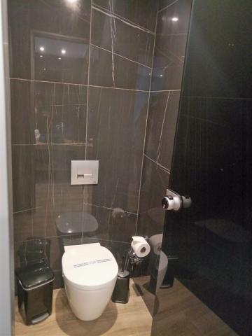grand-suite-bathroom-with-private-pool-bathroom-3-meropi-hotel.