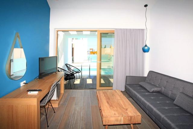 meropi_hotel_superior-junior-suite-with-private-pool-split-leve