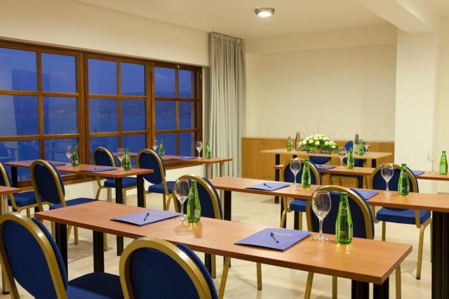 SMALL-CONFERENCE-ROOM-3-1-1024x682.jpg