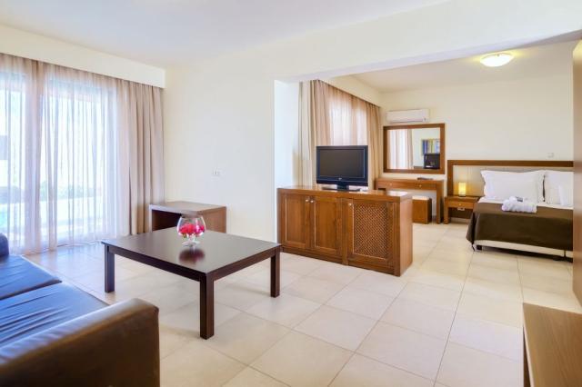 SUITE-1-BEDROOM-SIDE-SV-with-or-without-POOL-m42-1024x683.jpg