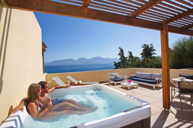 SUITE-1-BEDROOM-SIDE-SEA-VIEW-JACCUZI-2-1-1024x683.jpg