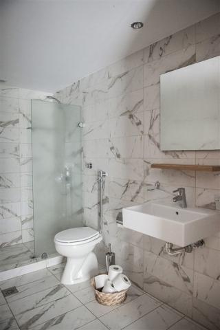 nami-hotel-suites-stalis-crete-art-roombath2152.jpg