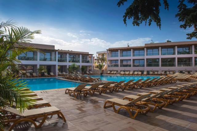 family-suites-area1.jpg