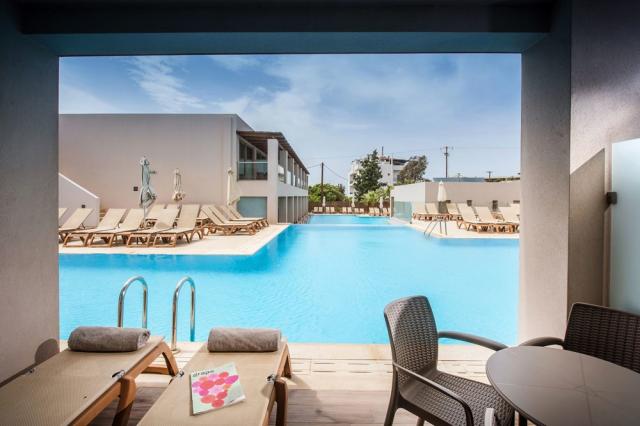 family-suite-swim-up-gouves-park-resort1.jpg