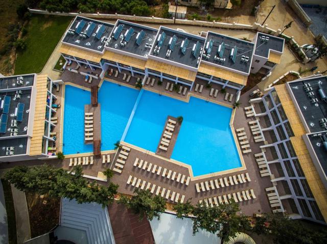 suites-room-pool-area-2-gouves-park1.jpg
