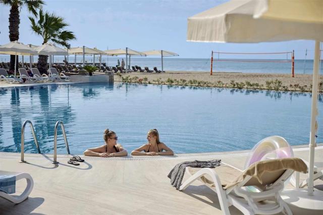 csm_ml-belek-ayt-ac10318057-oasis-pool-045_5fa7dfc707.jpg