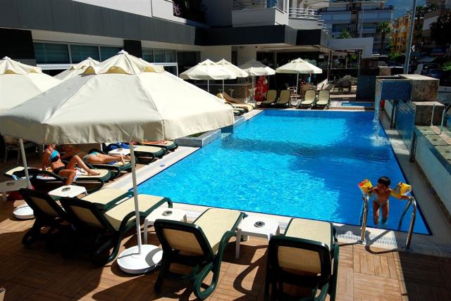 hatipoglu-beach-pool-02.jpg