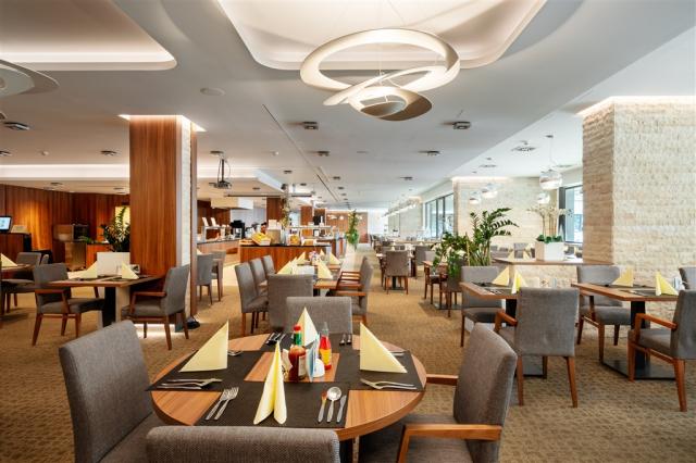 Hotel_Esplanade_restauracia_02.jpg