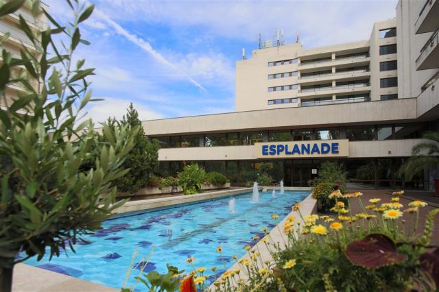 Esplanade (2).jpg