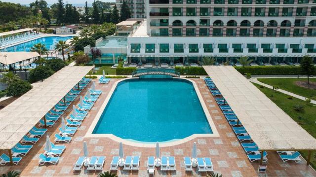 dosinia_luxury_resort_relax_pool_swim_up_rooms.jpg