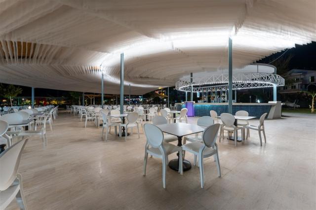 dosinia_luxury_resort_dbar.jpg