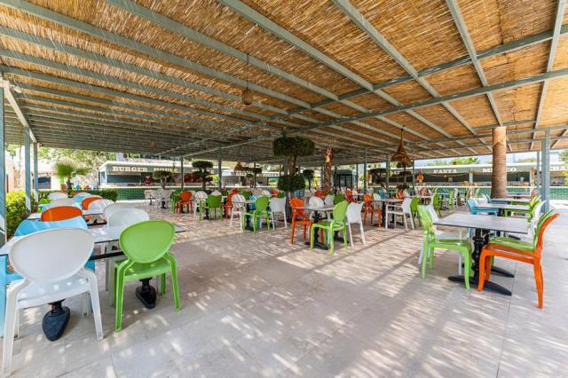 dosinia_luxury_resort_street_food_court.jpg