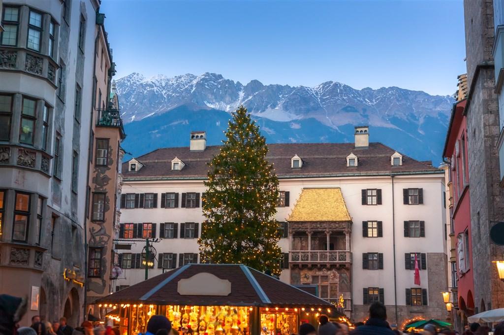 Innsbruck - Golden Roof - shutterstock_22372151391.jpg