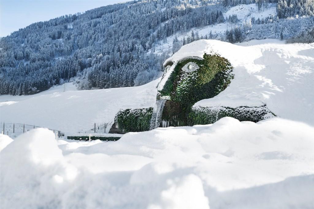 Giant_Winter_c_Swarovski_Kristallwelten.jpg