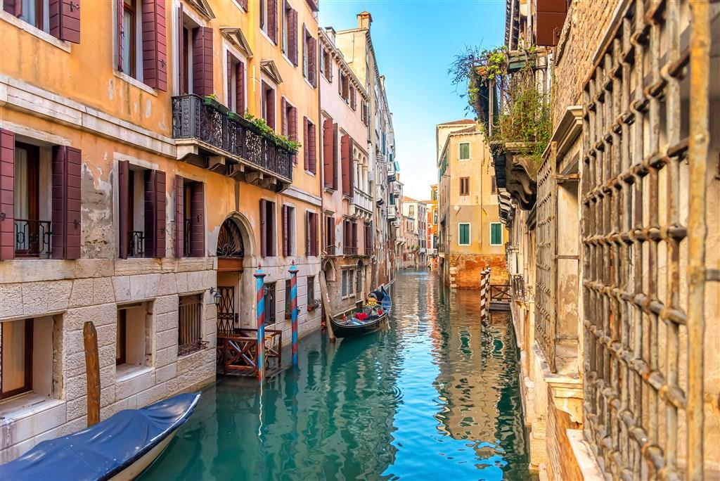 shutterstock_2581579353.jpg