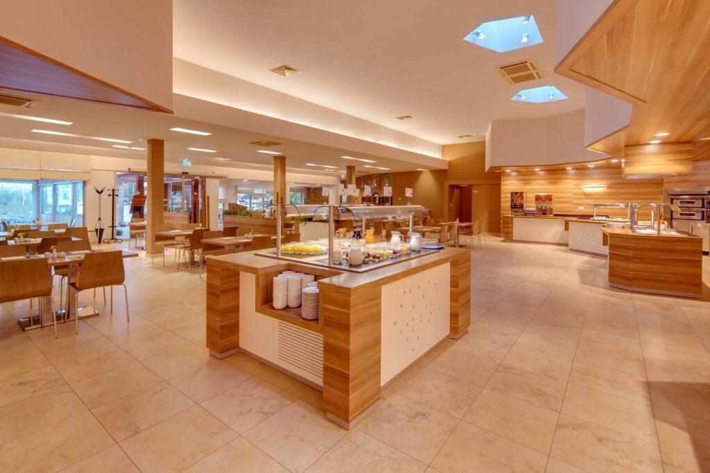 Stella-Maris-Resort-buffet-restaurant-1024x683.jpg