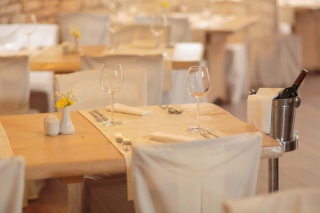 Stella-Maris-Resort-restaurant_3-1024x683.jpg