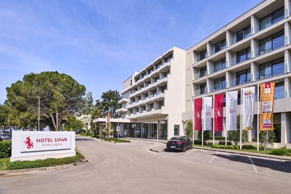 Hotel-Sipar-Plava-Laguna_2022_Entrance-Landscape-1-1024x683.jpg