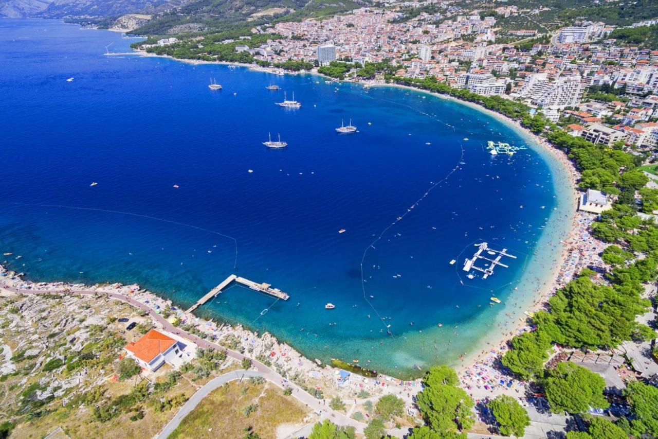 Makarska_hlavní-pláž-letecky