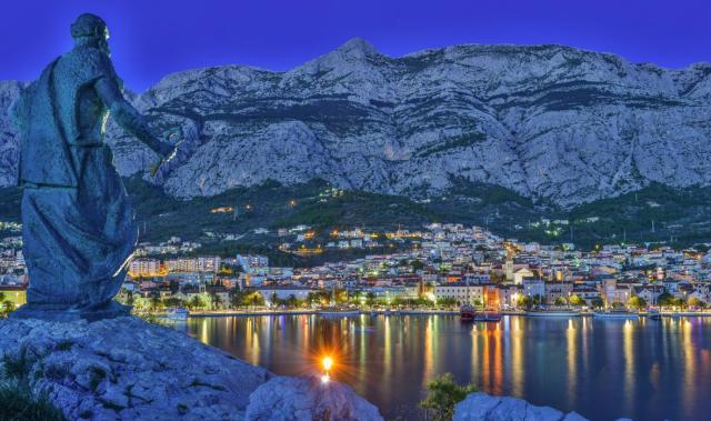 Makarska_večerní-panorama