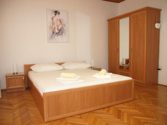 apartmán 4+1 (jedna z ložnic)
