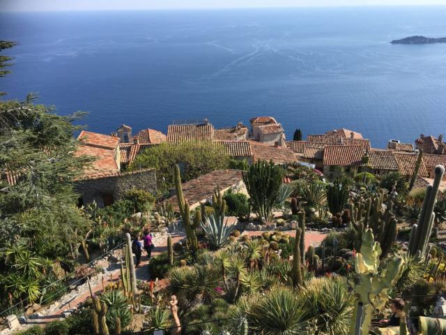 Azurové pobřeží a koupání v moři