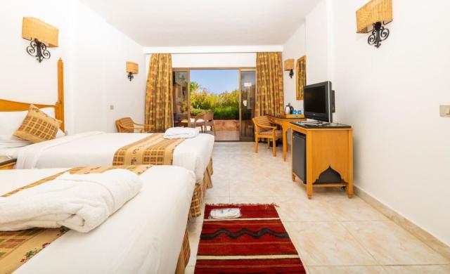 Flamenco Beach & Resort