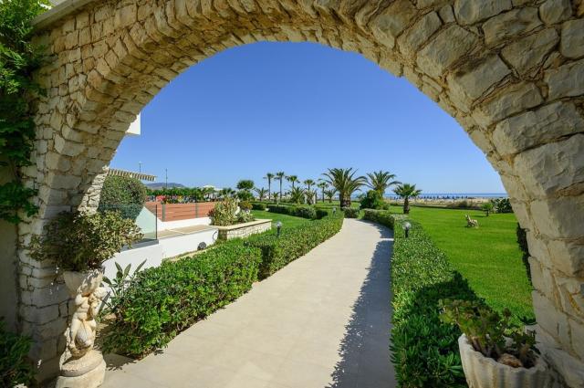 Vantaris Palace