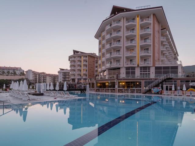 Ramada Resort By Wyndham Kusadasi & Golf