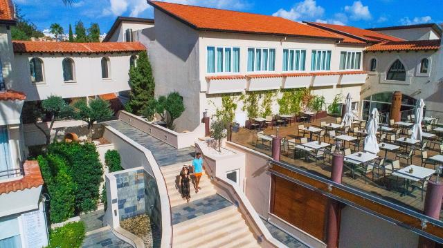 Napa Plaza (Adults Only)