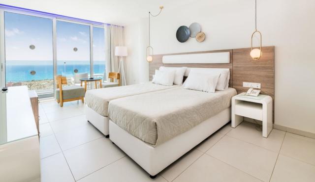 Tasia Maris Sands