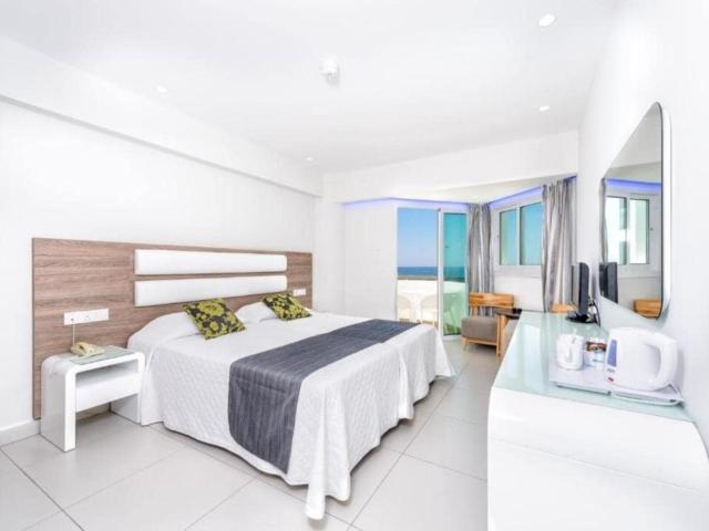 Tasia Maris Sands