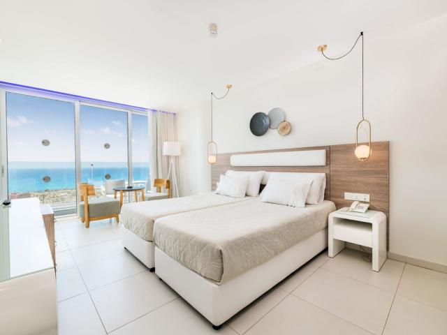 Tasia Maris Sands