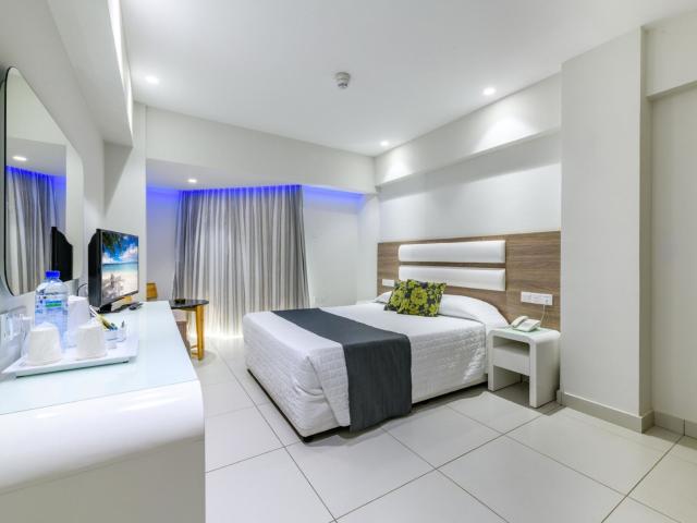 Tasia Maris Sands