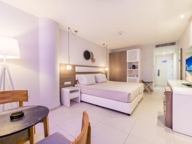 Tasia Maris Sands