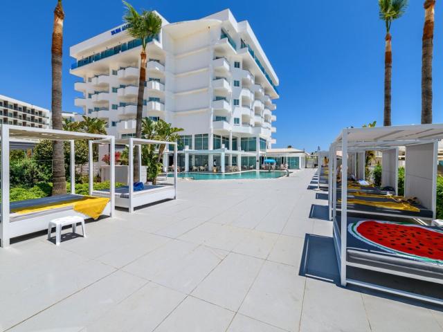 Tasia Maris Sands