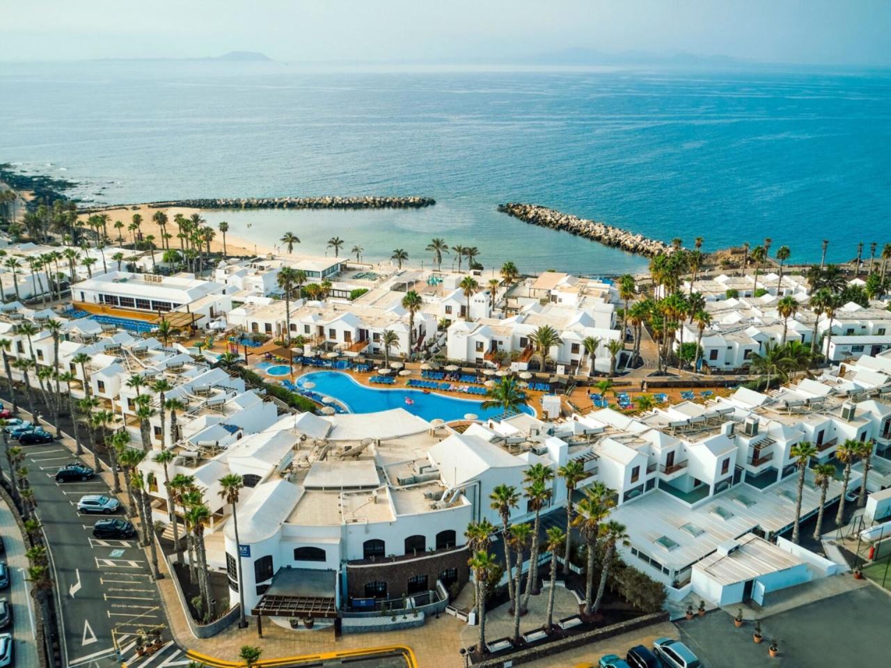 Flamingo Beach Resort