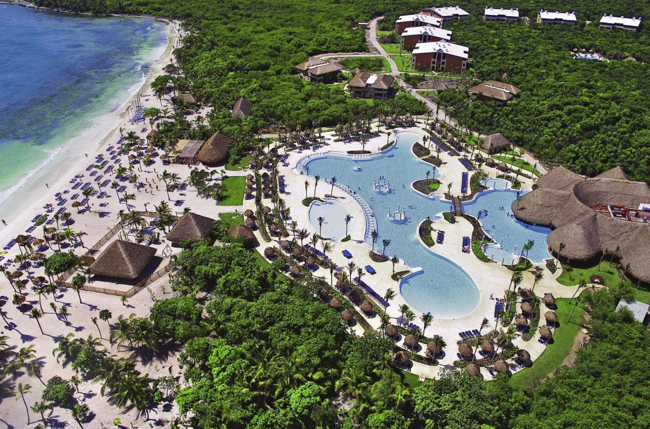 Grand Palladium Colonial Resort & Spa