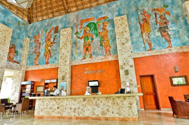 Grand Palladium Colonial Resort & Spa