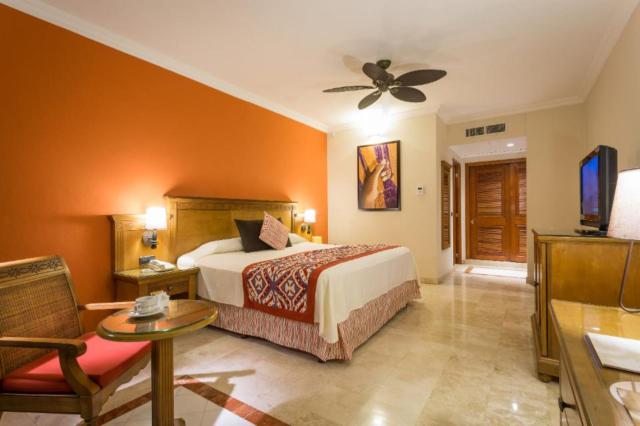 Grand Palladium Colonial Resort & Spa