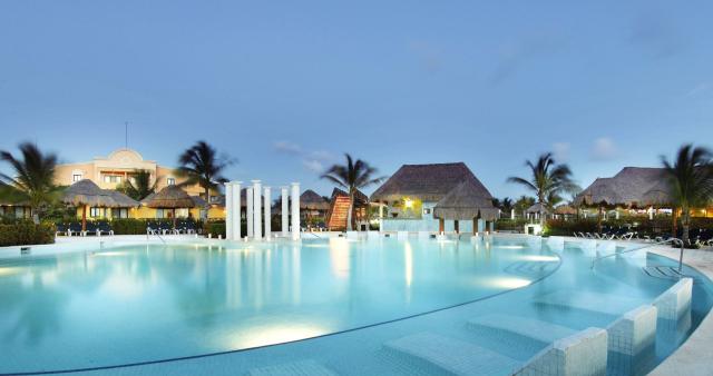 Grand Palladium Colonial Resort & Spa