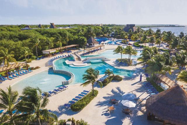 BlueBay Grand Esmeralda
