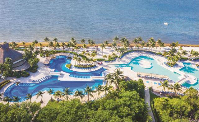 BlueBay Grand Esmeralda