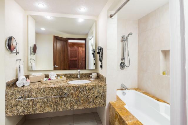 BlueBay Grand Esmeralda
