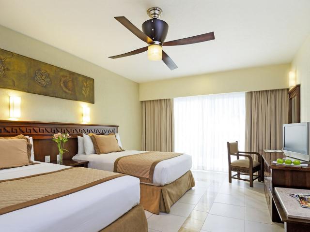 BlueBay Grand Esmeralda